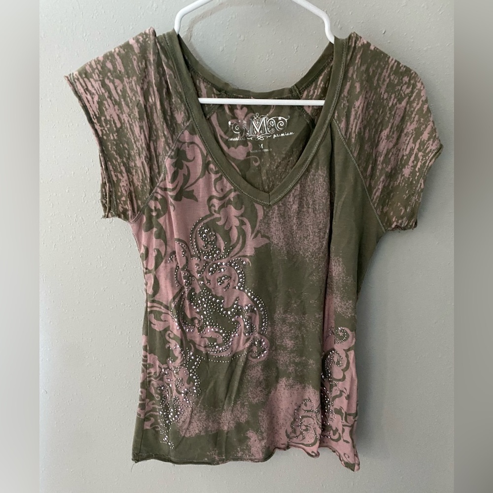 Maurices brand short sleeve with sequin. Size medium